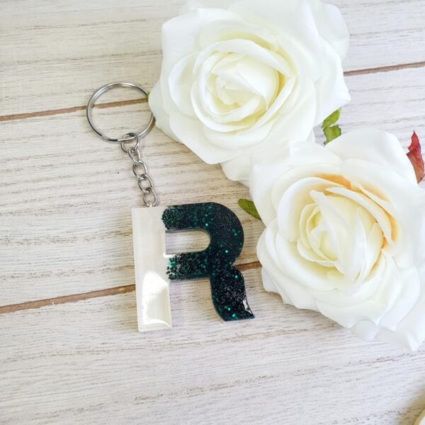 Buchstabe-gross-gruen-beige-R-