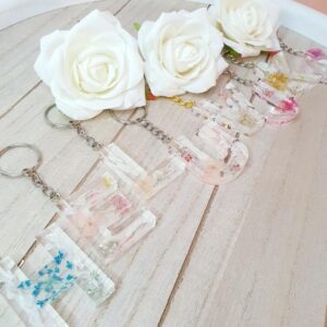 Buchstabe groß transparent mit Blumen