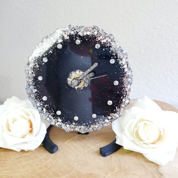 Tischuhr Schwarz mit Glitzersteinen und Glitzerzeigern – Bild 3
