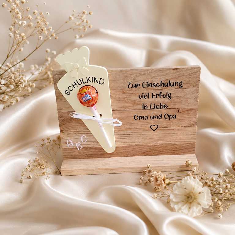Personalisiertes Geschenk zu Einschulung mit Name - handgefertigter Holzaufsteller mit Schultüte für Mädchen und Jungen