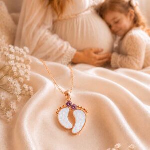 Muttermilchschmuck Halskette mit Babyfüßen und Geburtsstein von Jessis Deko Design