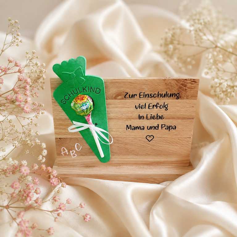 Personalisiertes Geschenk zu Einschulung mit Name - handgefertigter Holzaufsteller mit Schultüte für Mädchen und Jungen