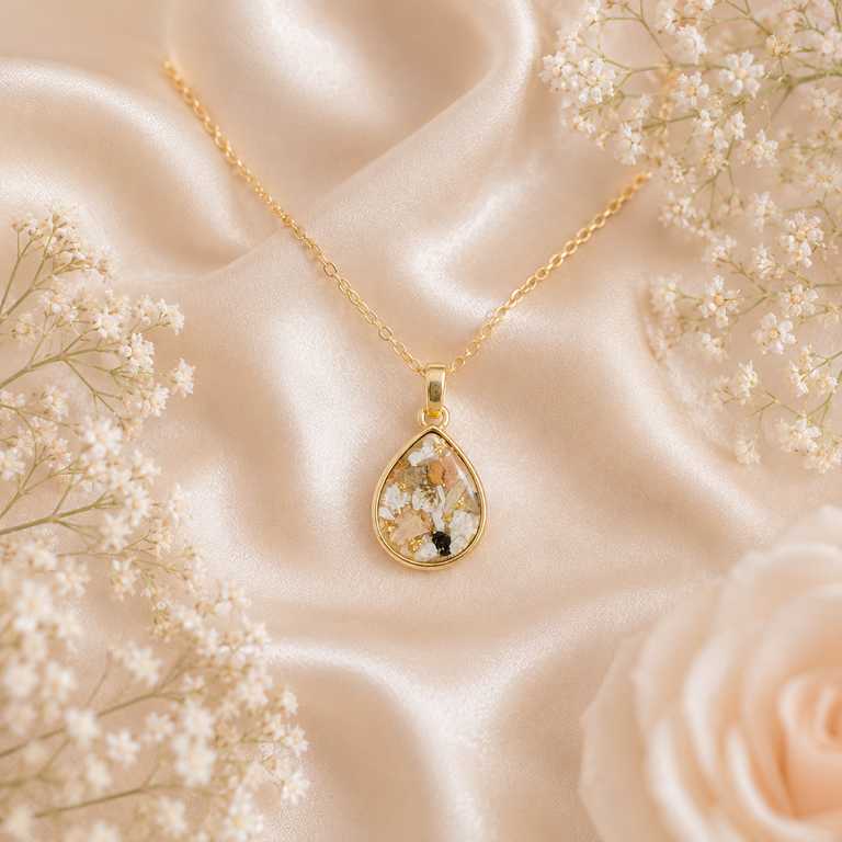 Personalisierte Tropfenhalskette in Gold mit Haare oder Asche verewigt