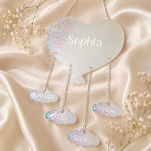 Personalisiertes Herzluftballon Mobile/Wandaufhänger mit Name und Geburtsdaten fürs Babyzimmer/Kinderzimmer.