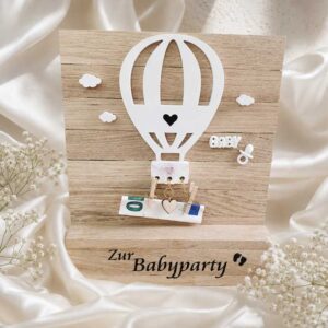 Personalisiertes Geldgeschenk zur Babyparty mit Heißluftballon aus Holz