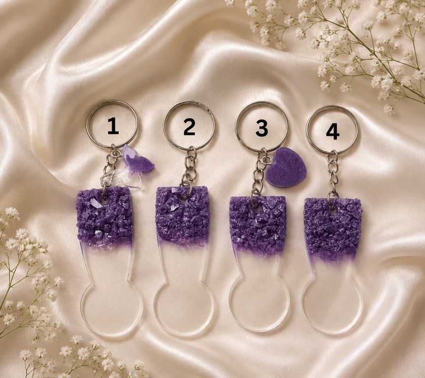 Vier personalisierte Einkaufswagenlöser mit Schlüsselring, nummeriert von 1 bis 4