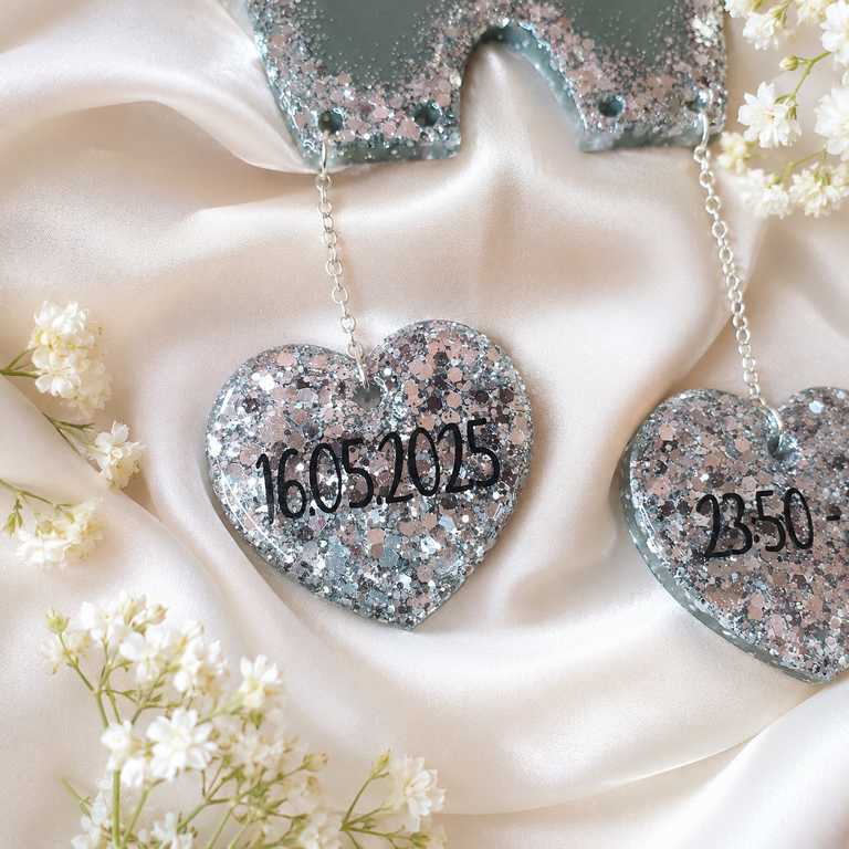 Personalisiertes Elefantenmobile mit Namen und Geburtsdaten als handgemachtes Geschenk zur Geburt oder Taufe