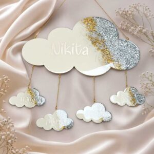 Personalisiertes Wolken Mobile/Wandaufhänger mit Geburtsdaten - Geschenk zur Geburt