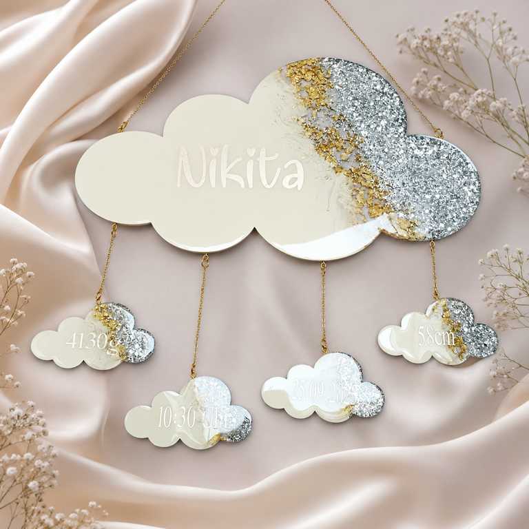 Personalisiertes Wolken Mobile/Wandaufhänger mit Geburtsdaten - Geschenk zur Geburt